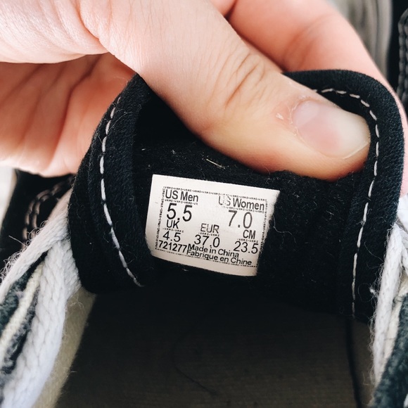 Old Skool Black Vans - Picture 5 of 5